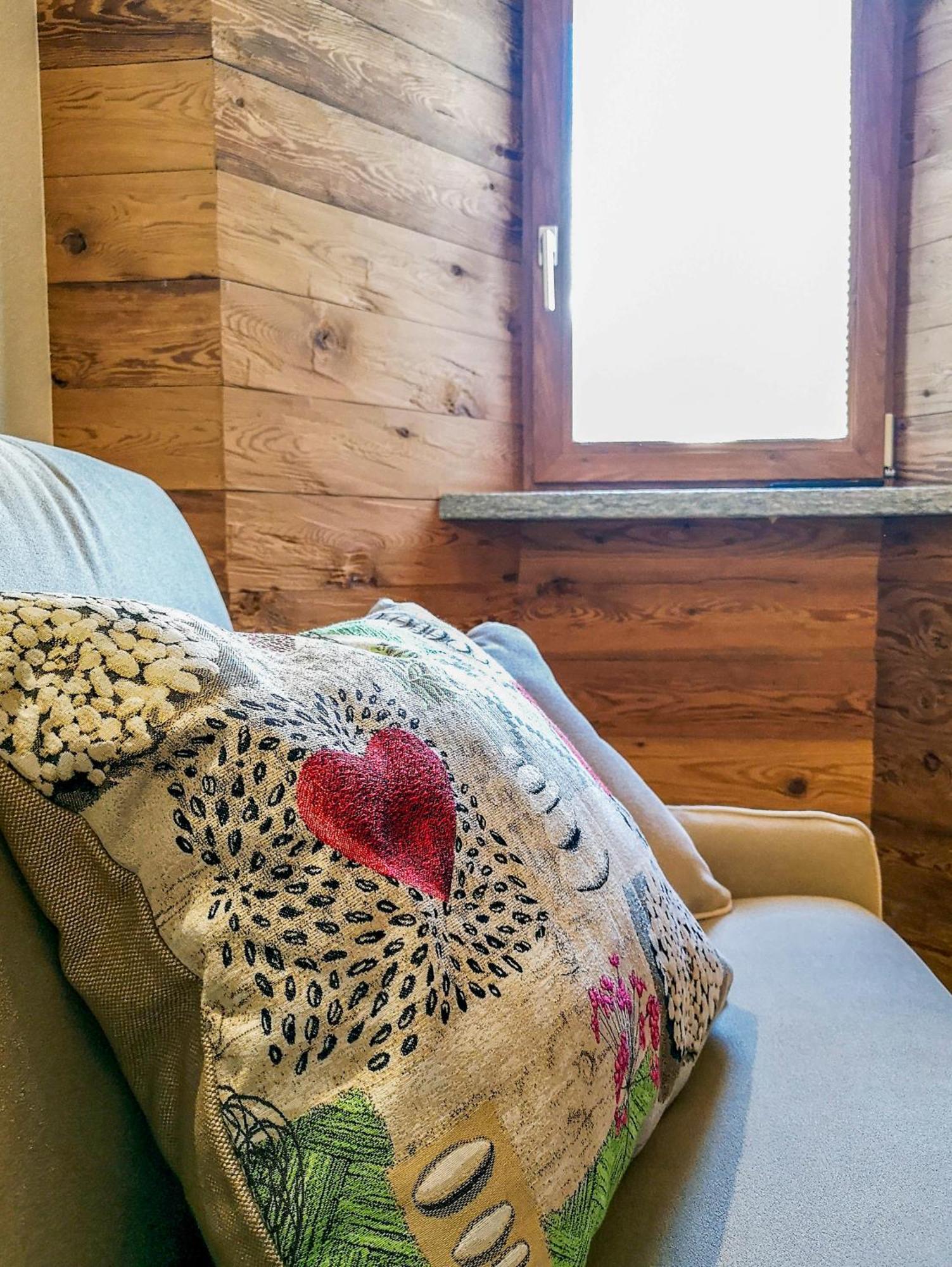Aparthotel Fenat Introd Zewnętrze zdjęcie