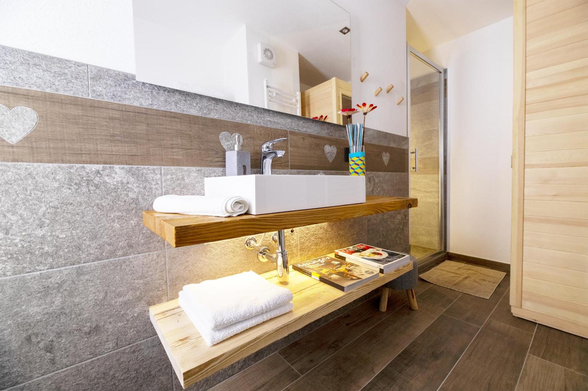 Aparthotel Fenat Introd Zewnętrze zdjęcie