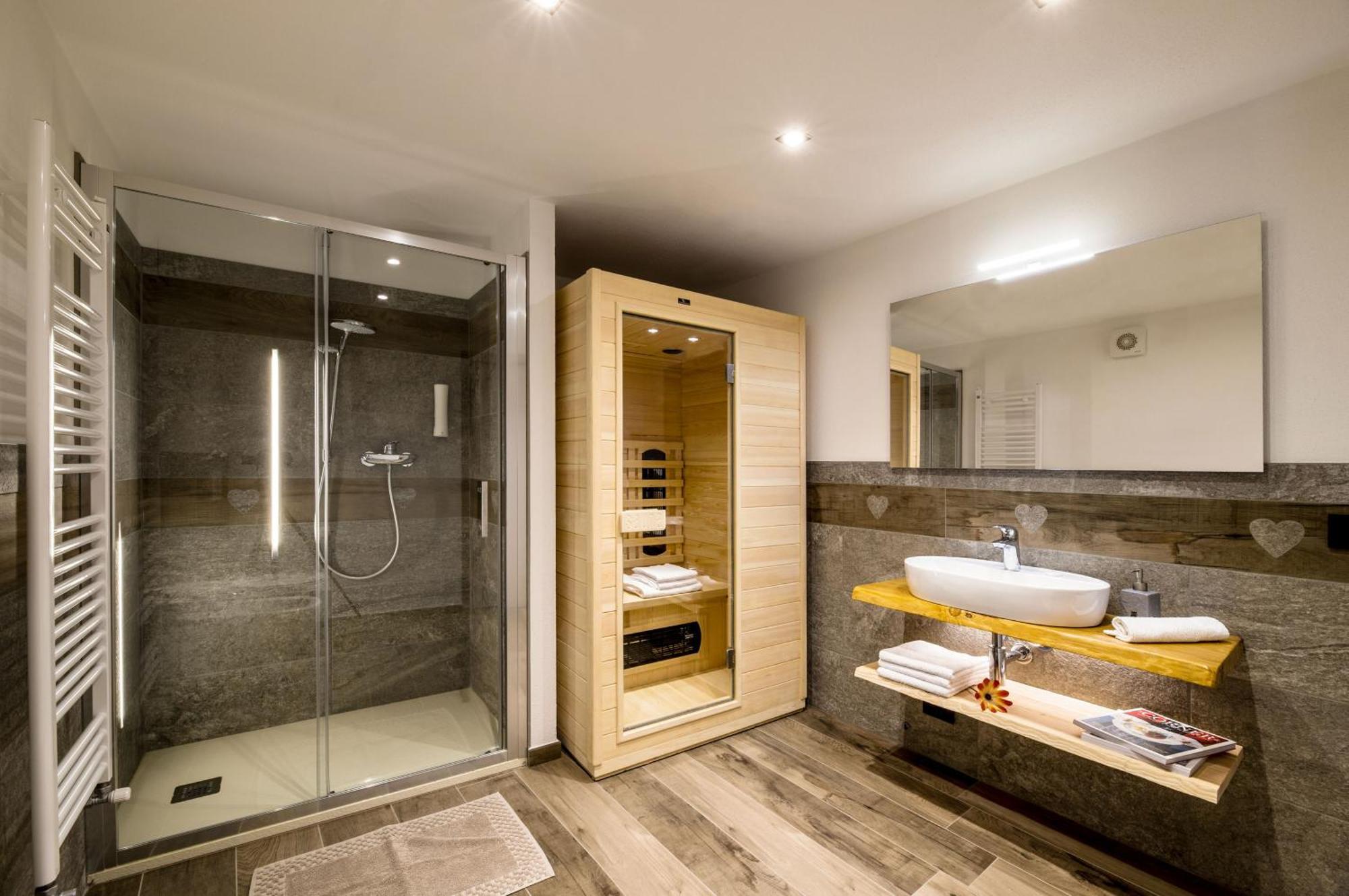 Aparthotel Fenat Introd Zewnętrze zdjęcie